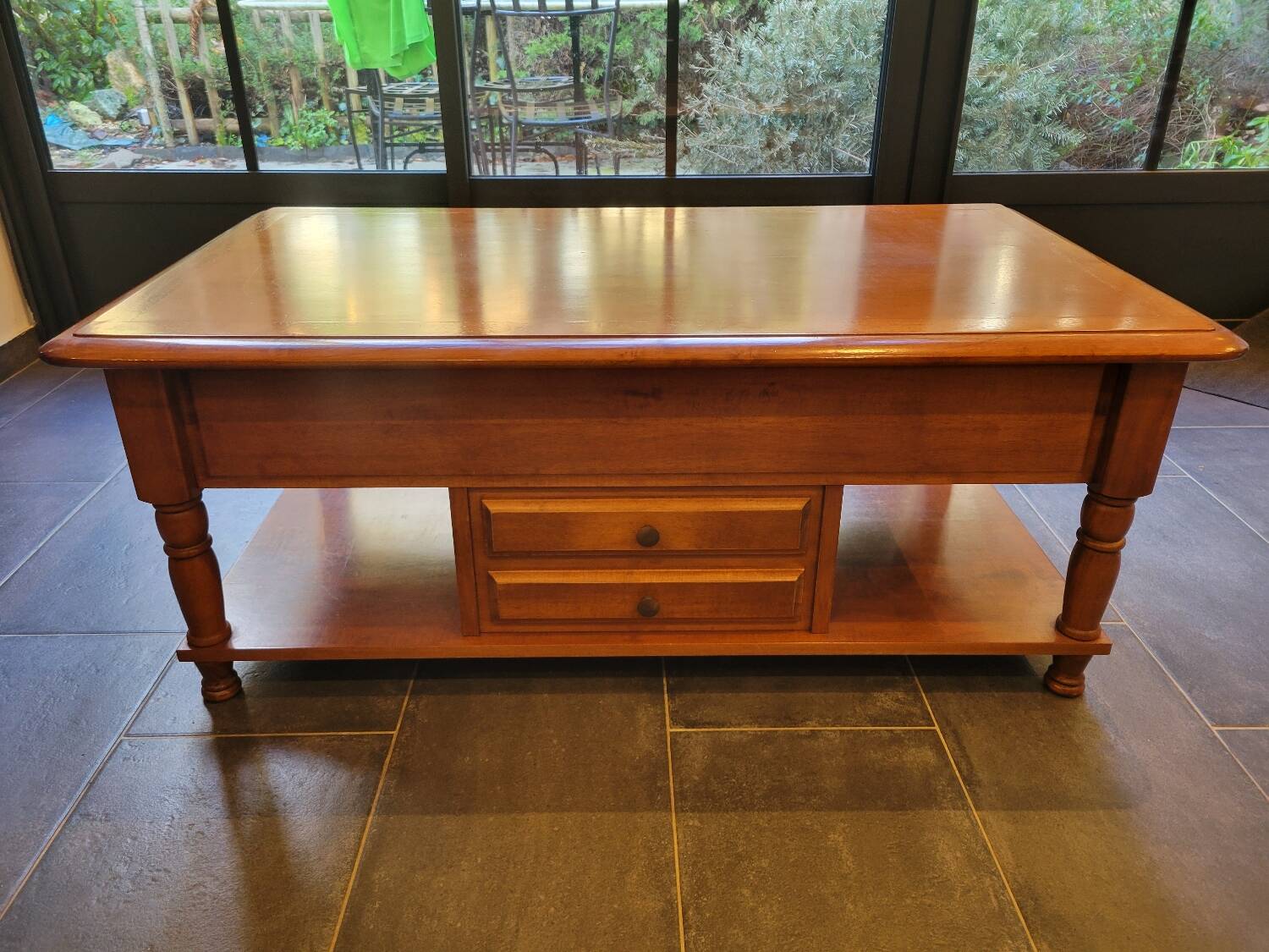 Cocktail coffee table in cherry wood