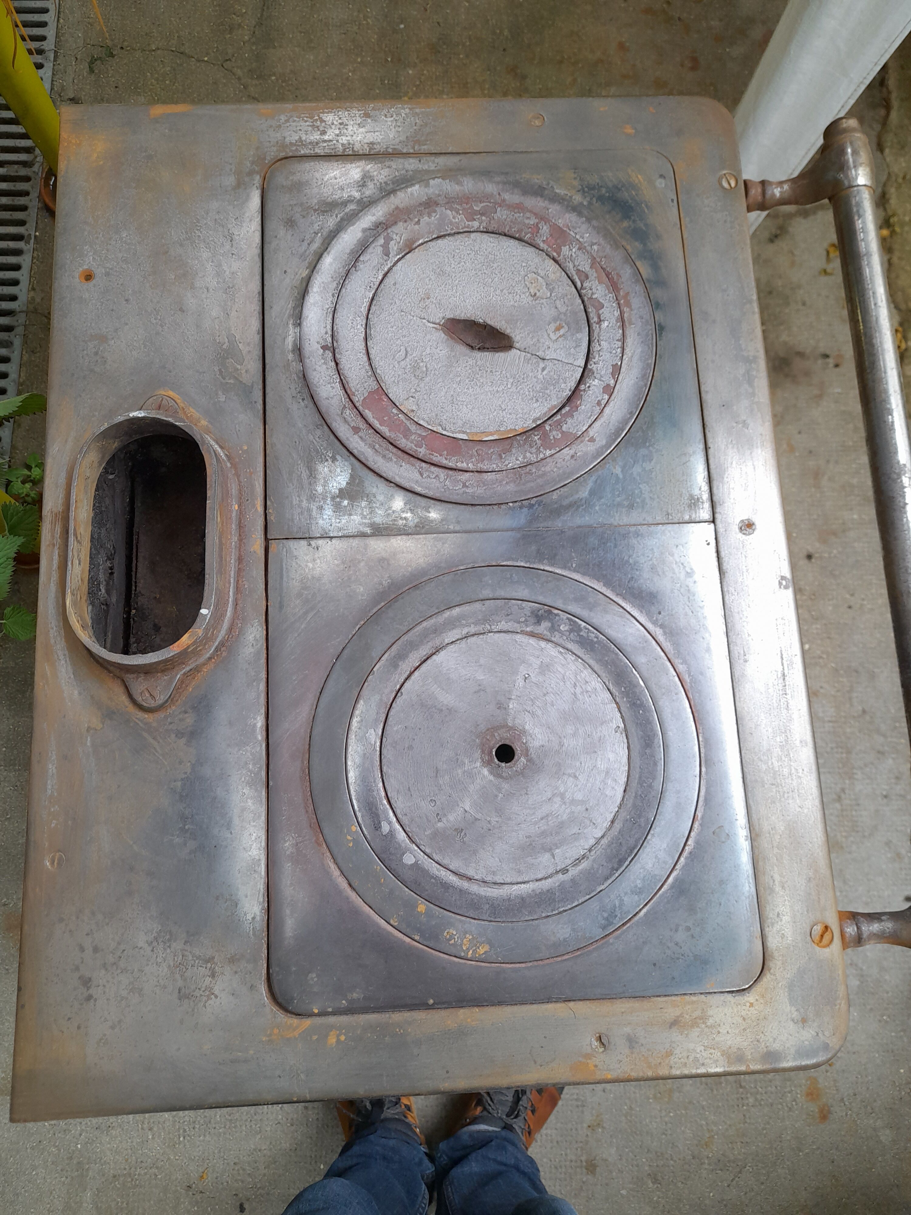 Cook old tile faience metal structure