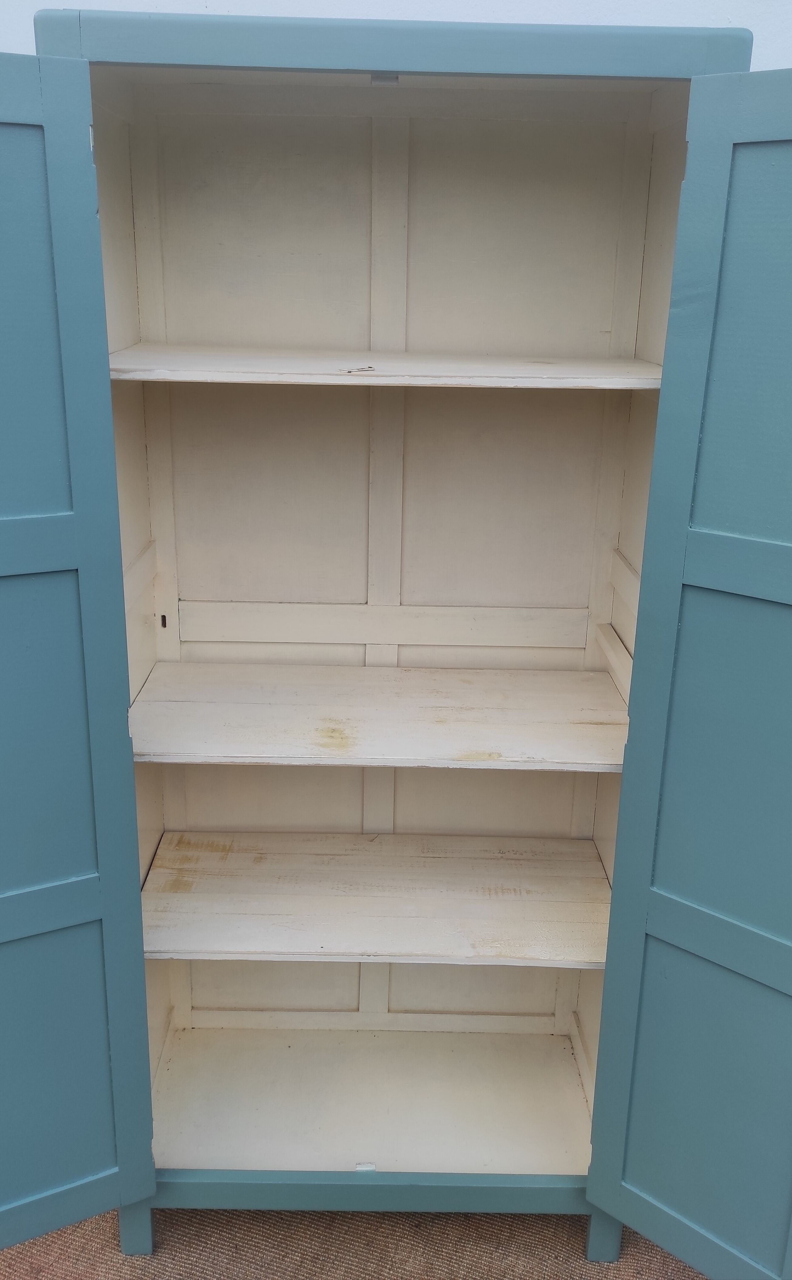 Armoire parisienne