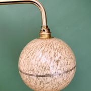 Applique coudée globe vintage en verre de Clichy jaune et argenté