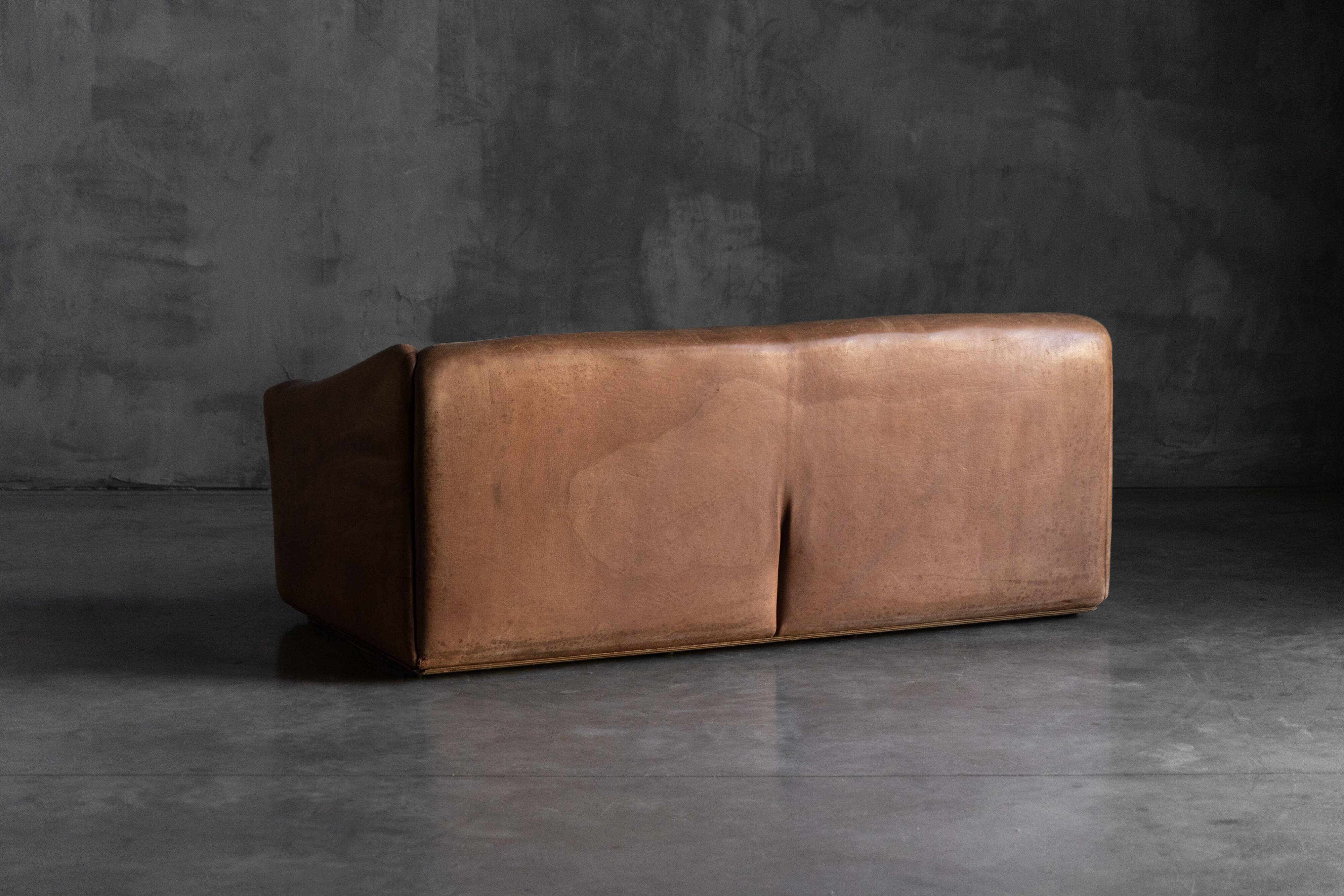 De Sede DS-47 bullhide leather sofa, Switzerland, 1970s
