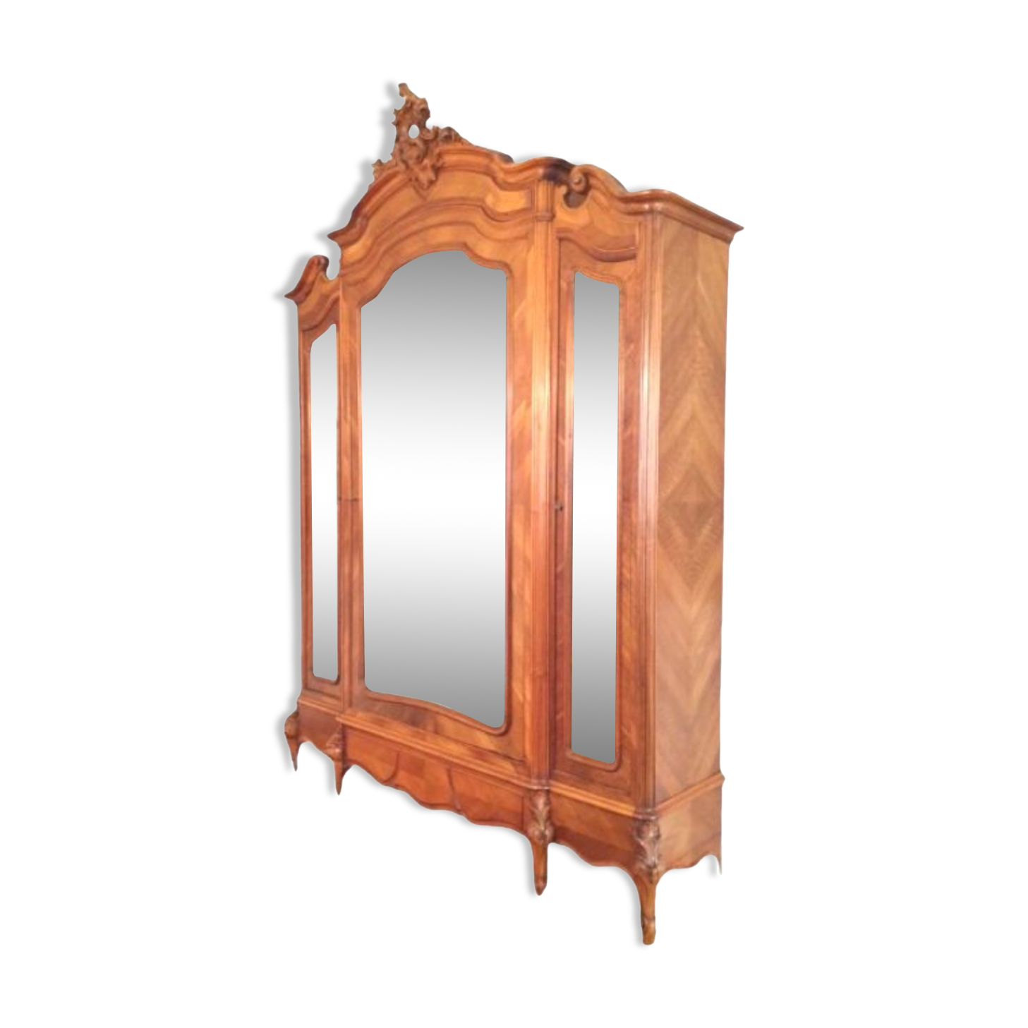 Armoire ancienne, Meubles de château