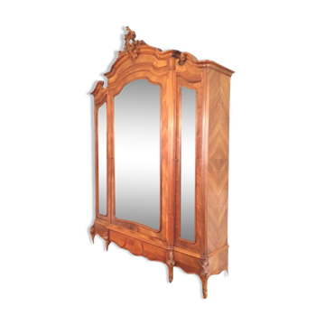 Armoire ancienne, Meubles de château