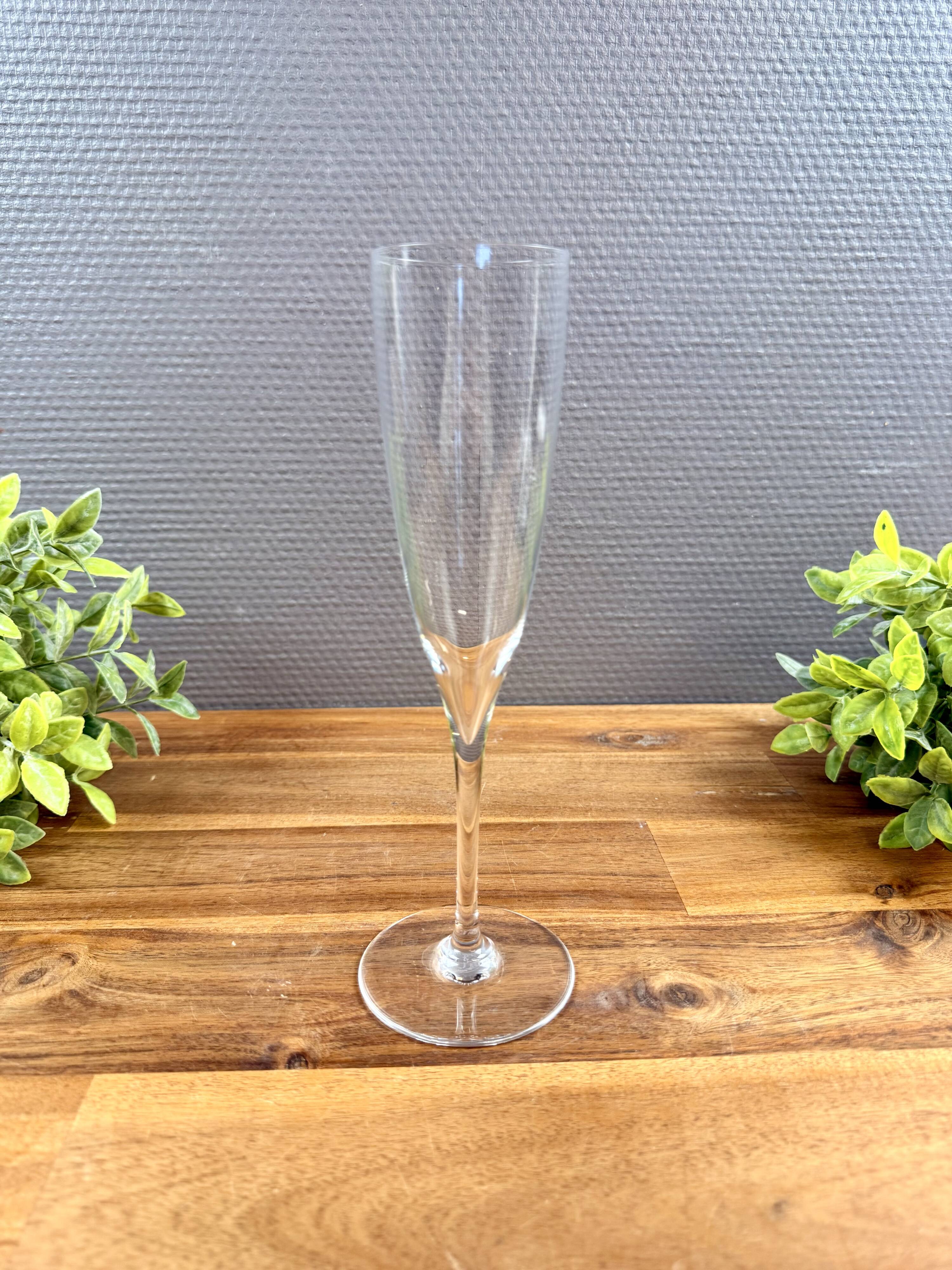 8 Baccarat Dom Pérignon champagne flutes – crystal