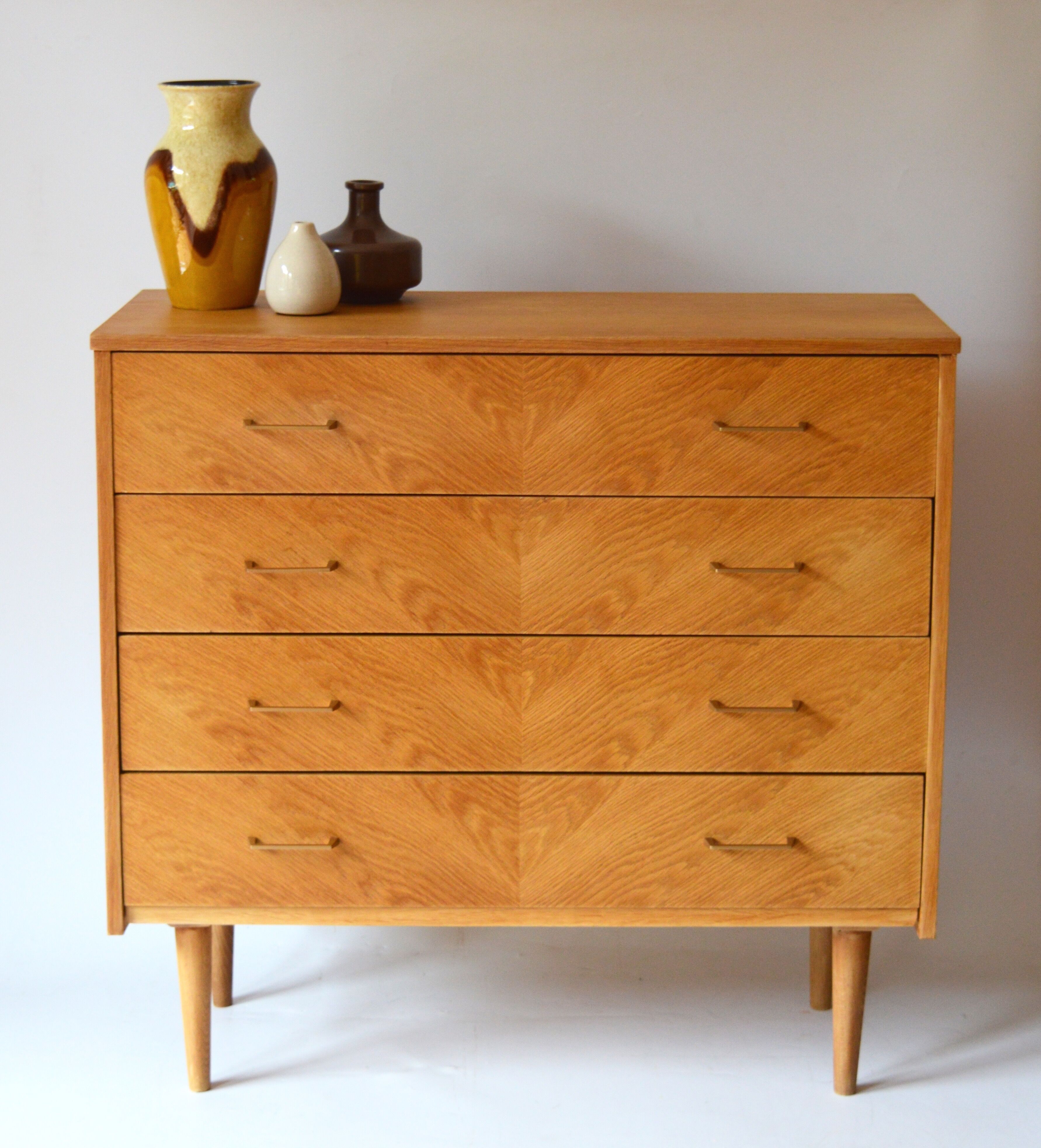 Oak chest of drawers