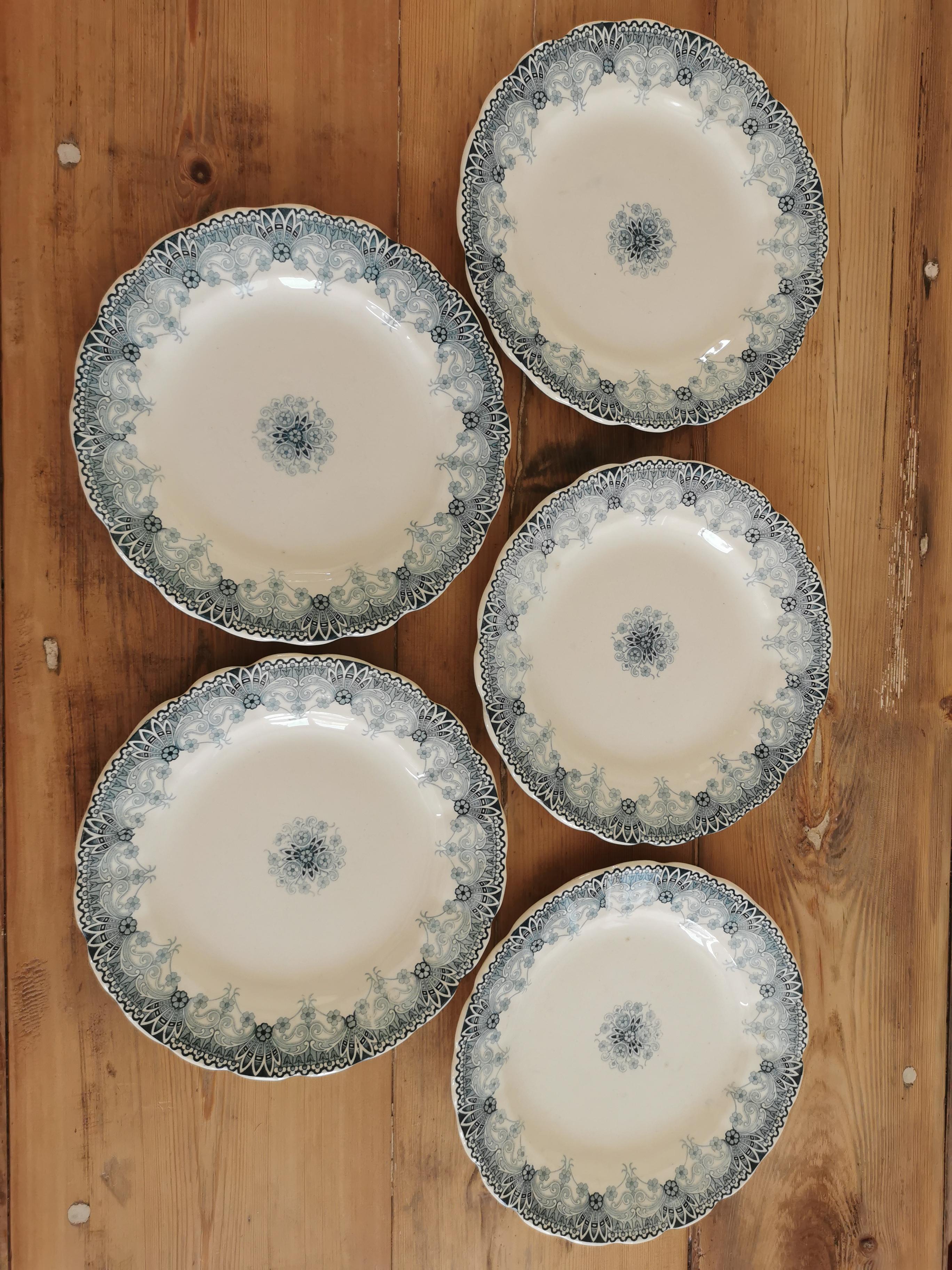 Service de 5 assiettes vintage en Terre de Fer
