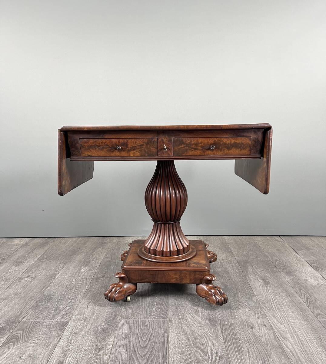 Mahogany drop-leaf table, 19th century