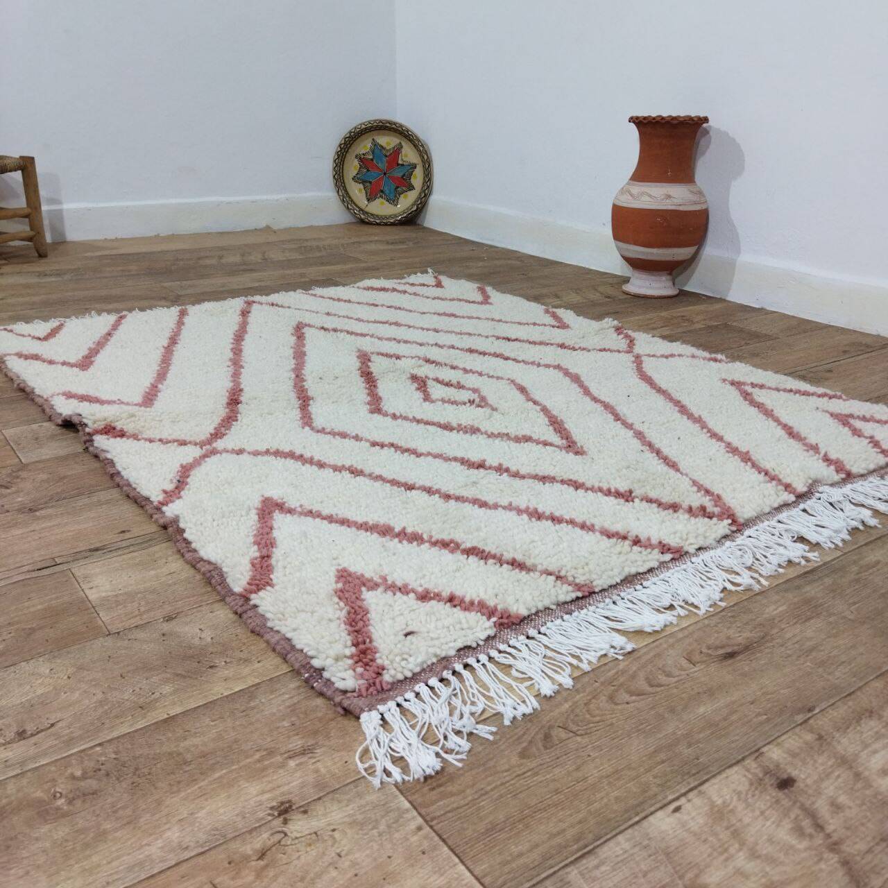 Handmade moroccan berber rug 157 x 130 cm