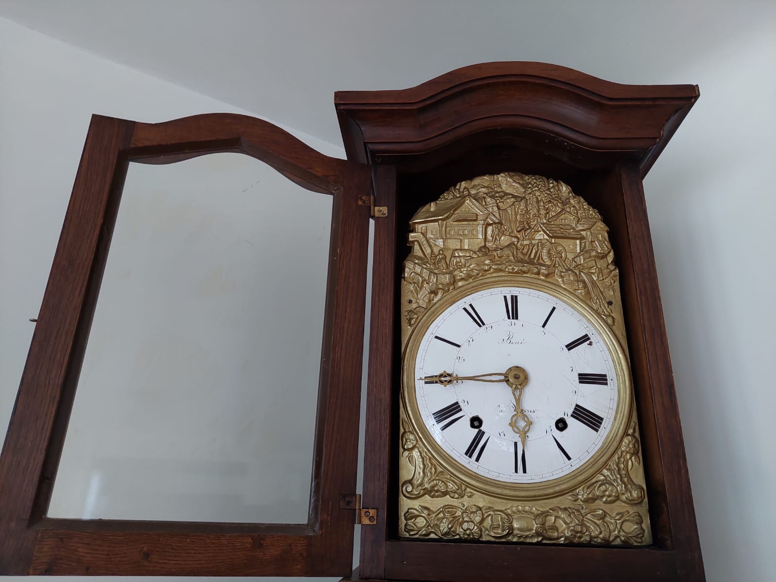 Oak violin shaped clock