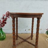 Round table, turned wooden legs