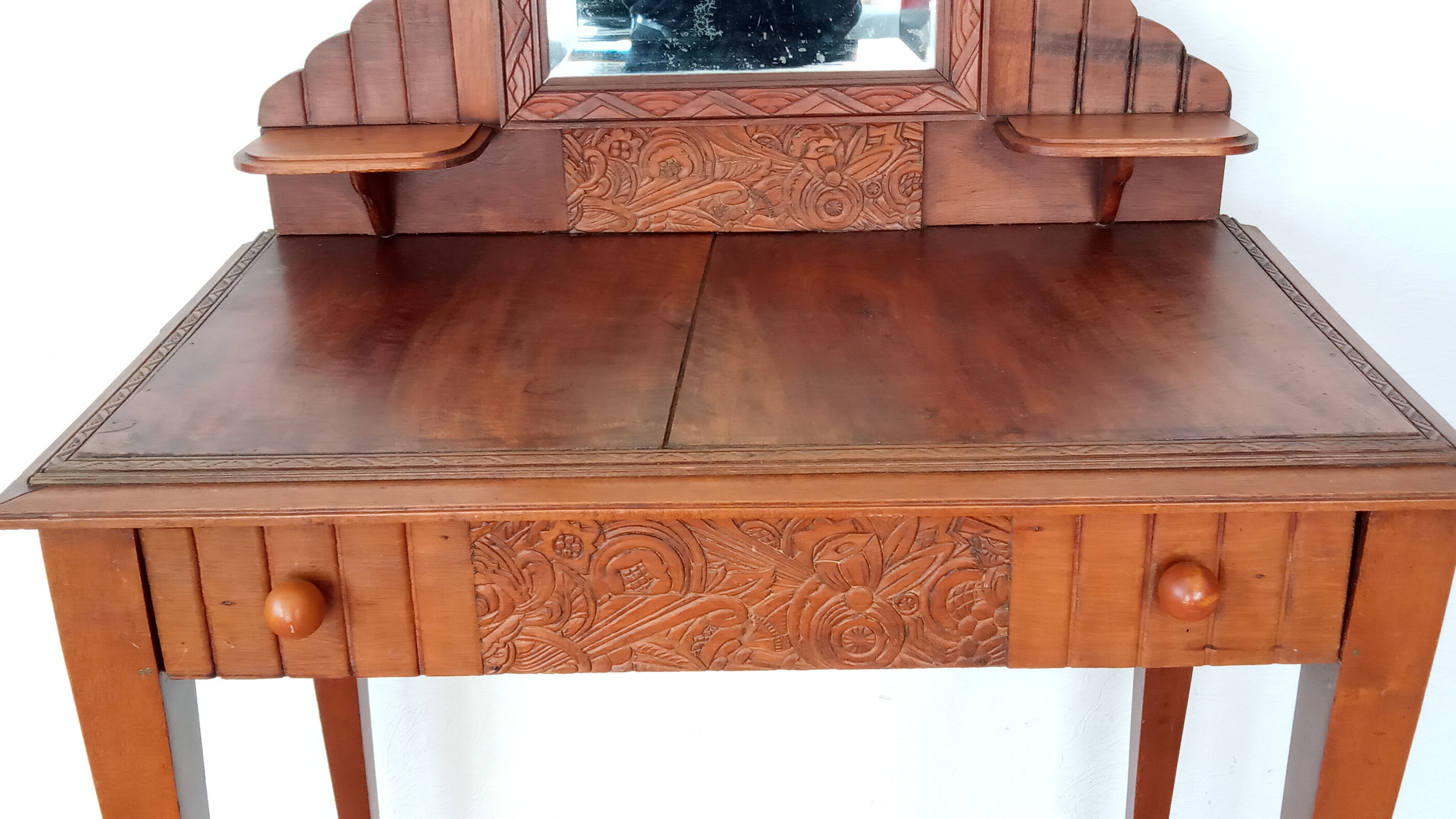 Art-deco hairdresser