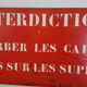 Plaque métal " interdiction de gerber les caisses....." vintage 1950