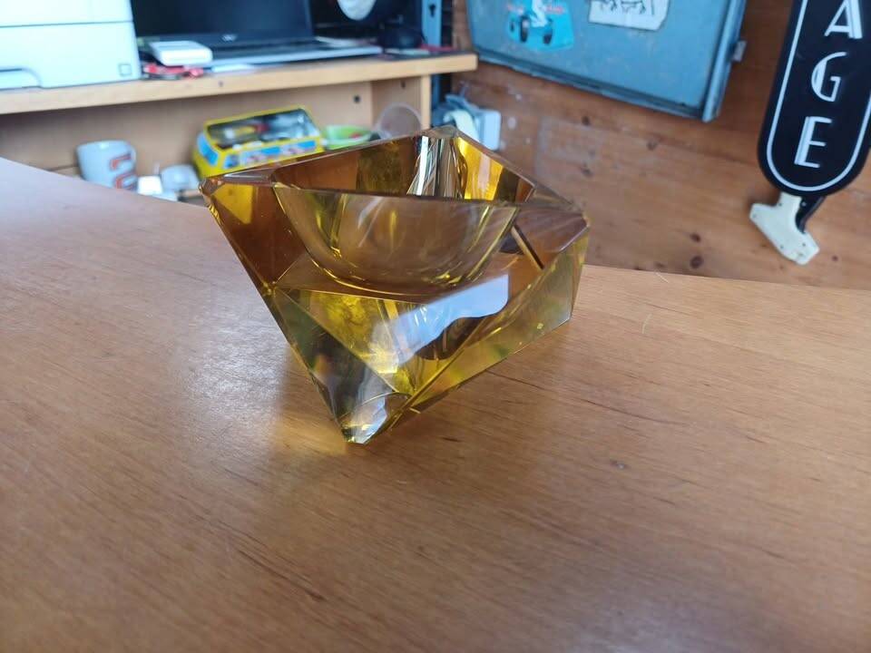 superb ashtray / decorative object