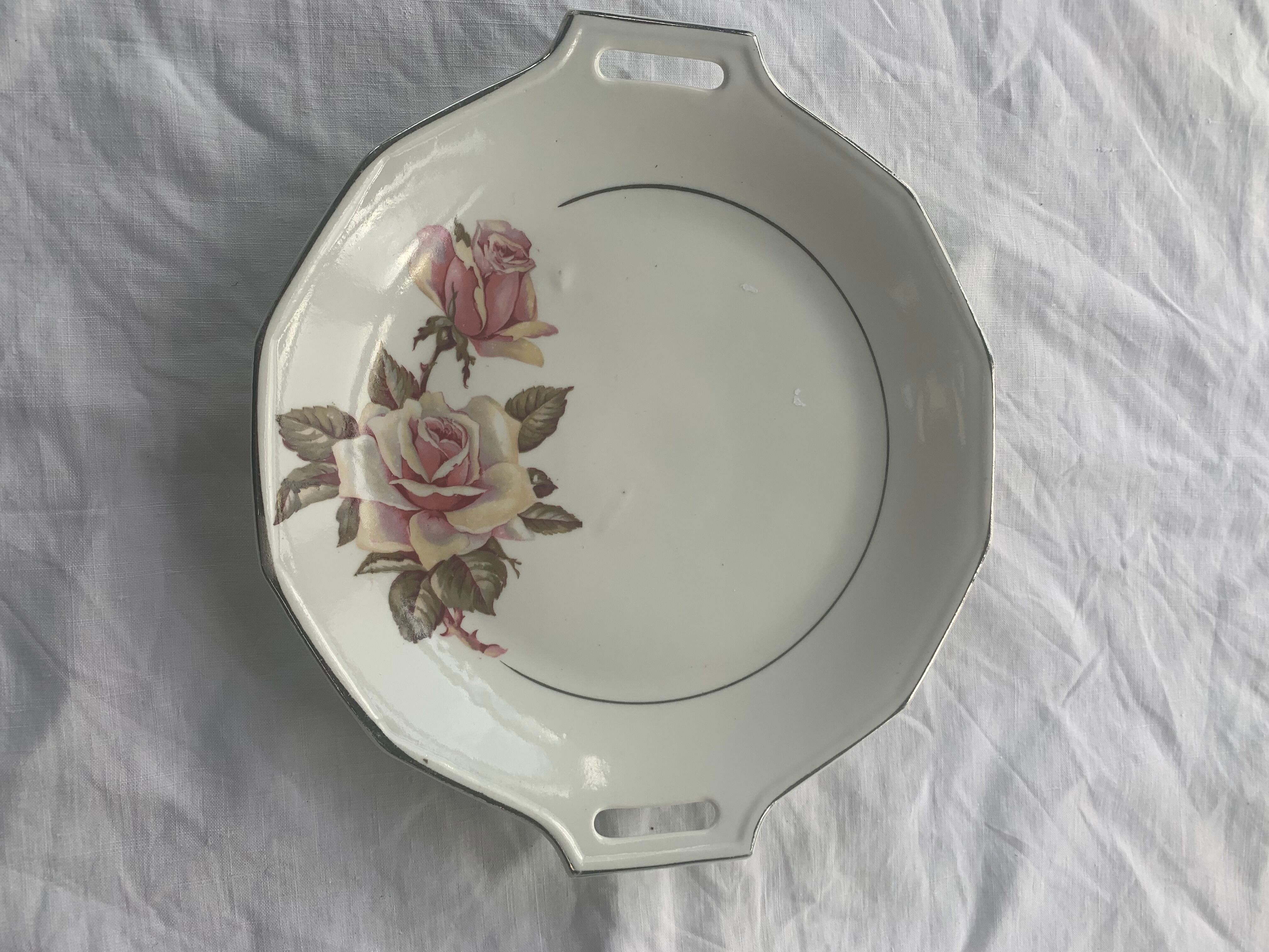 Cake dish patterns roses in art deco porcelain