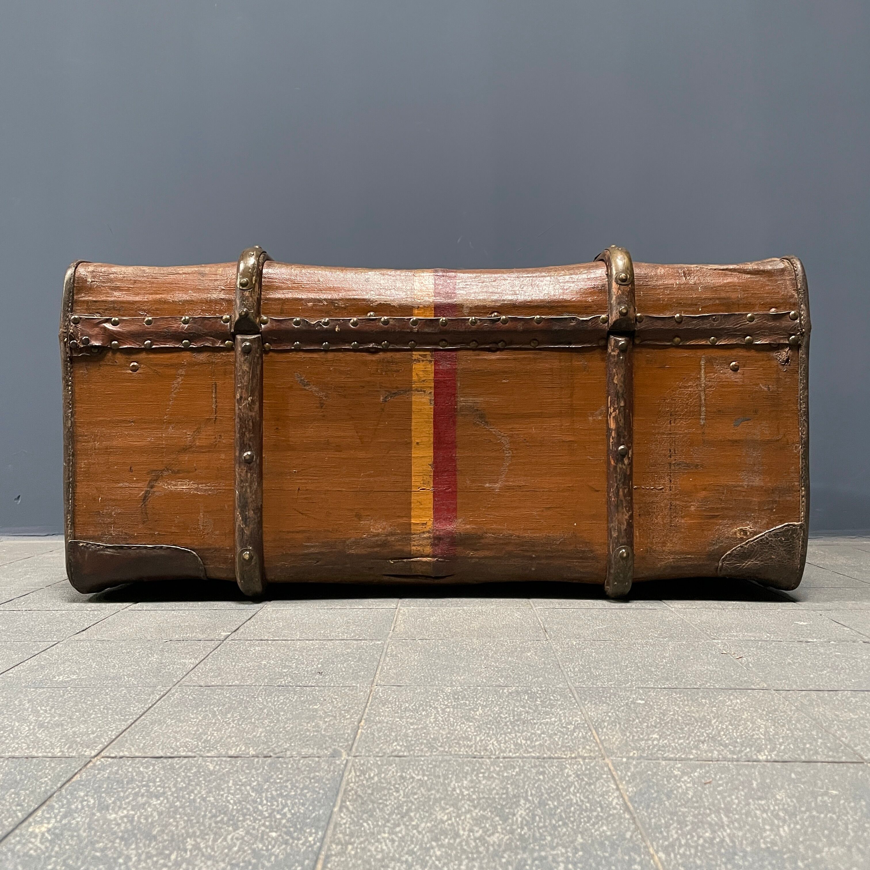 Antique brown travel case with wooden slides from the early 1900s