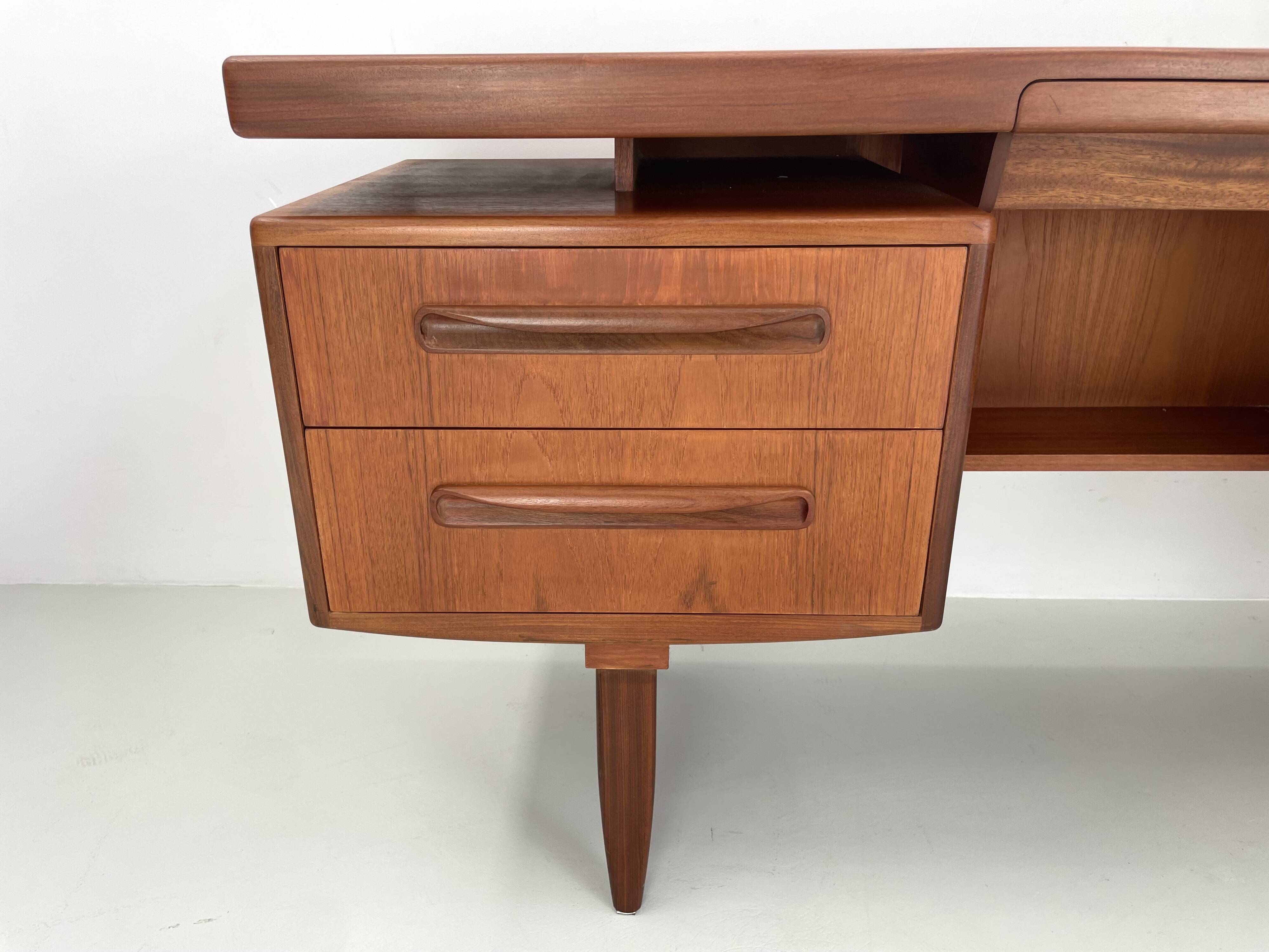 Vintage desk by V.Wilkins for G-Plan, 1960s