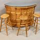 Comptoir de bar vintage avec ses 3 tabourets