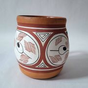Pichet en céramique de poterie de studio signé