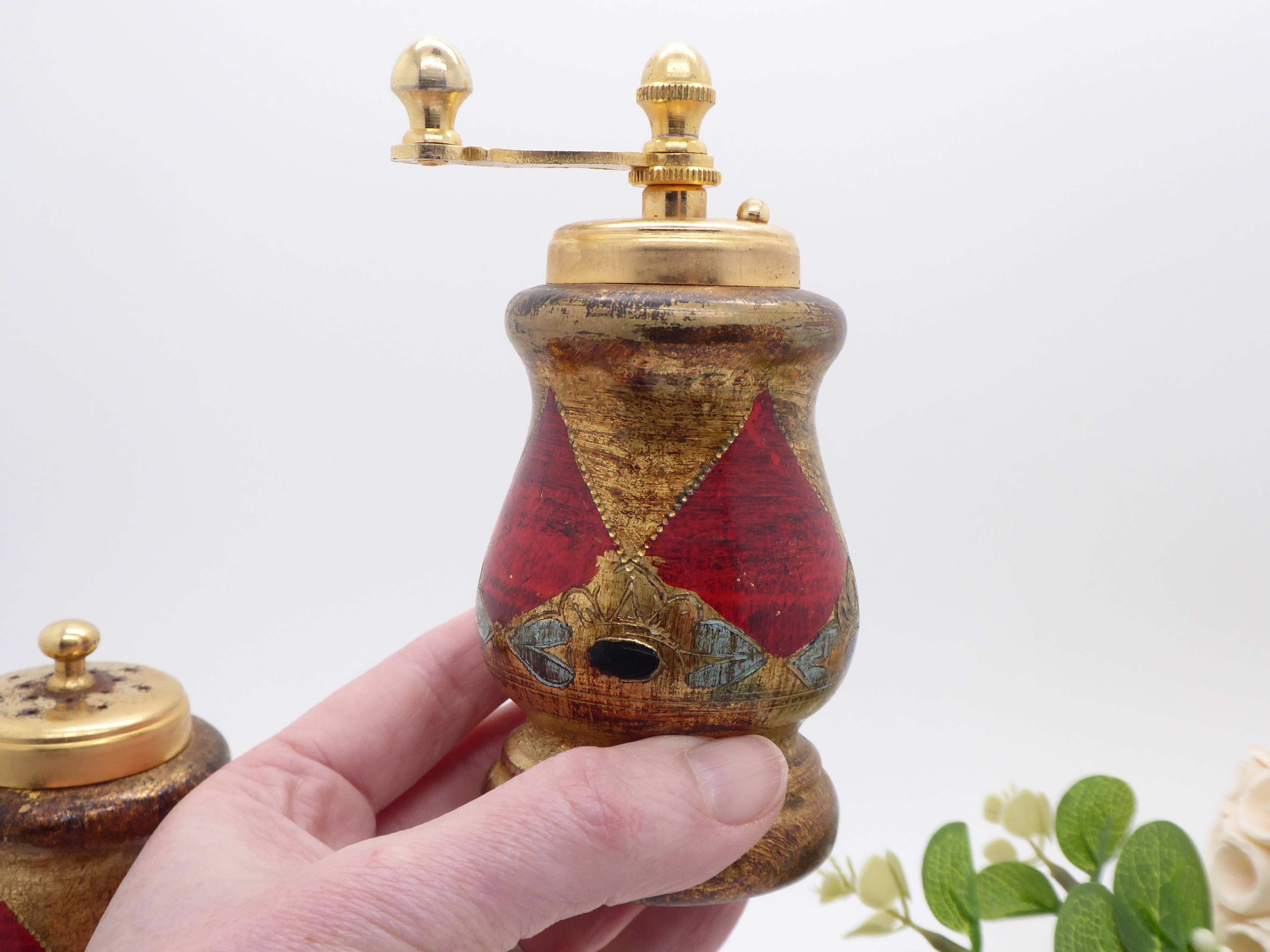 Salt shaker and pepper mill Florentine style