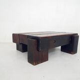 Table basse brutaliste en bois massif du milieu du siècle, Pays-Bas, années 1970