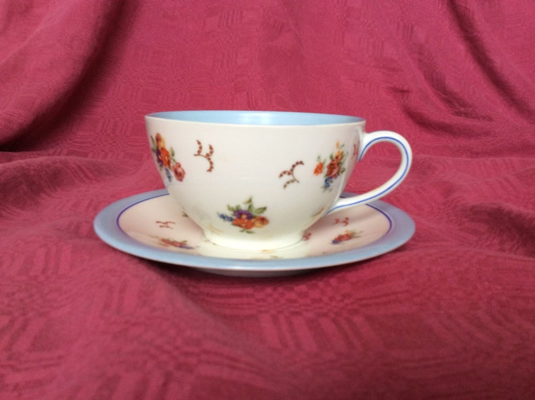 Tasse et sous-tasse pour petit déjeuner années 1960