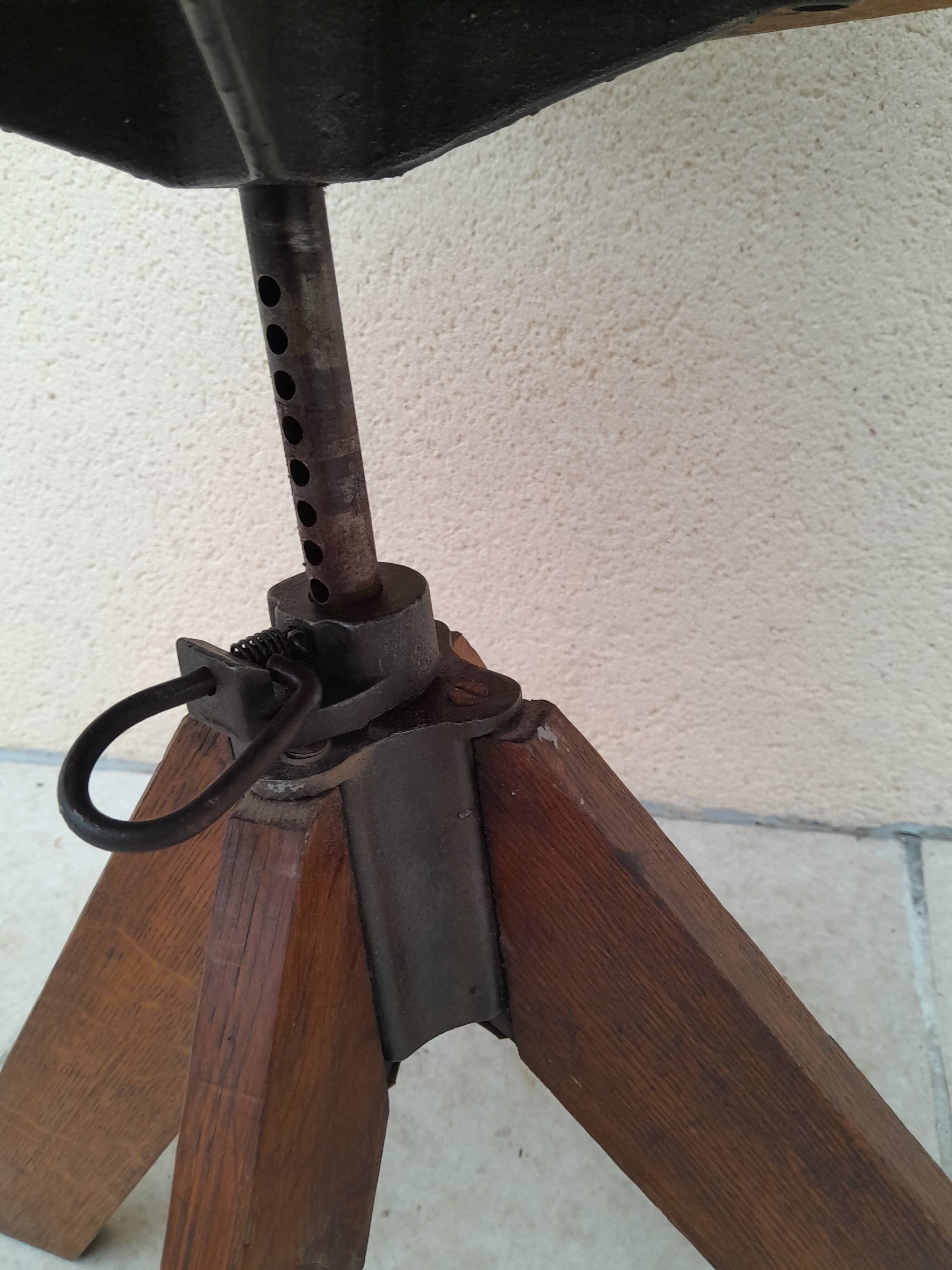 Ancienne chaise de bureau ou architecte tripode vintage