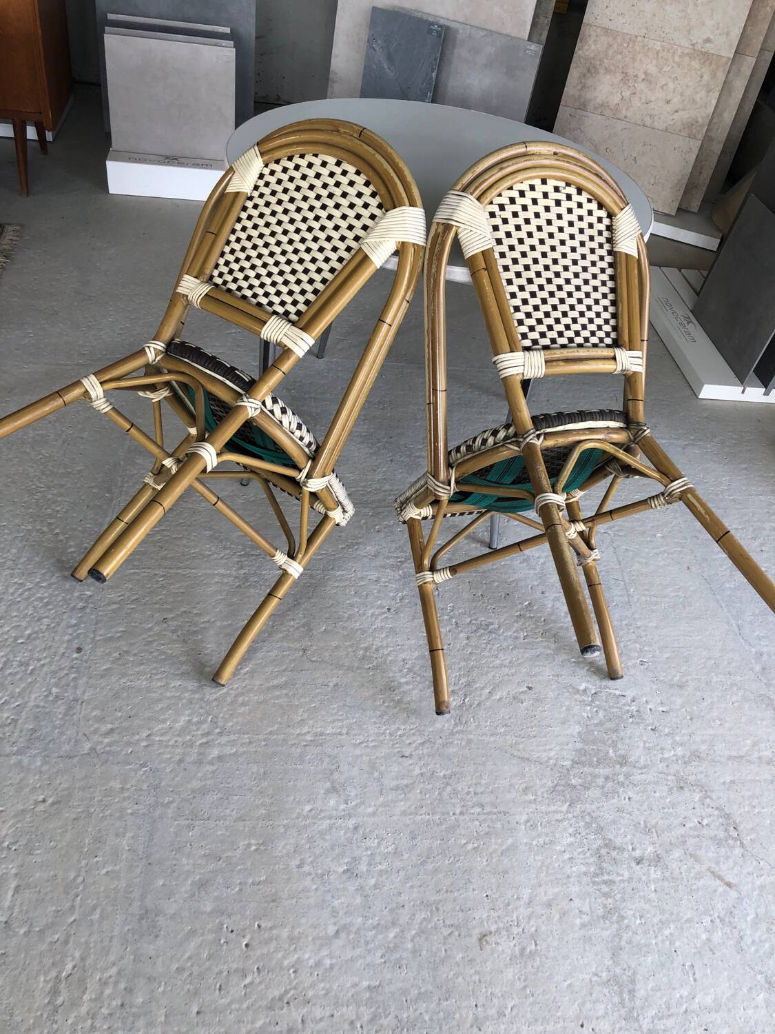 Vintage round table and 2 bistro chairs