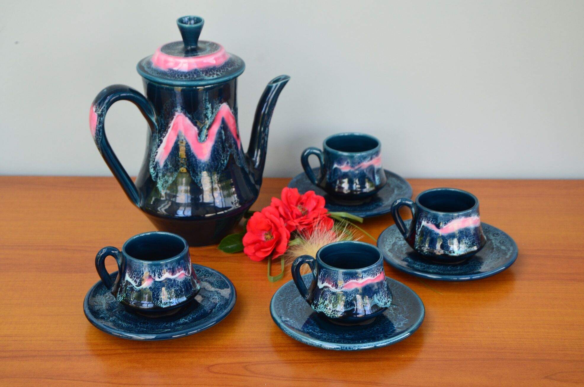 Vallauris blue and pink coffee service