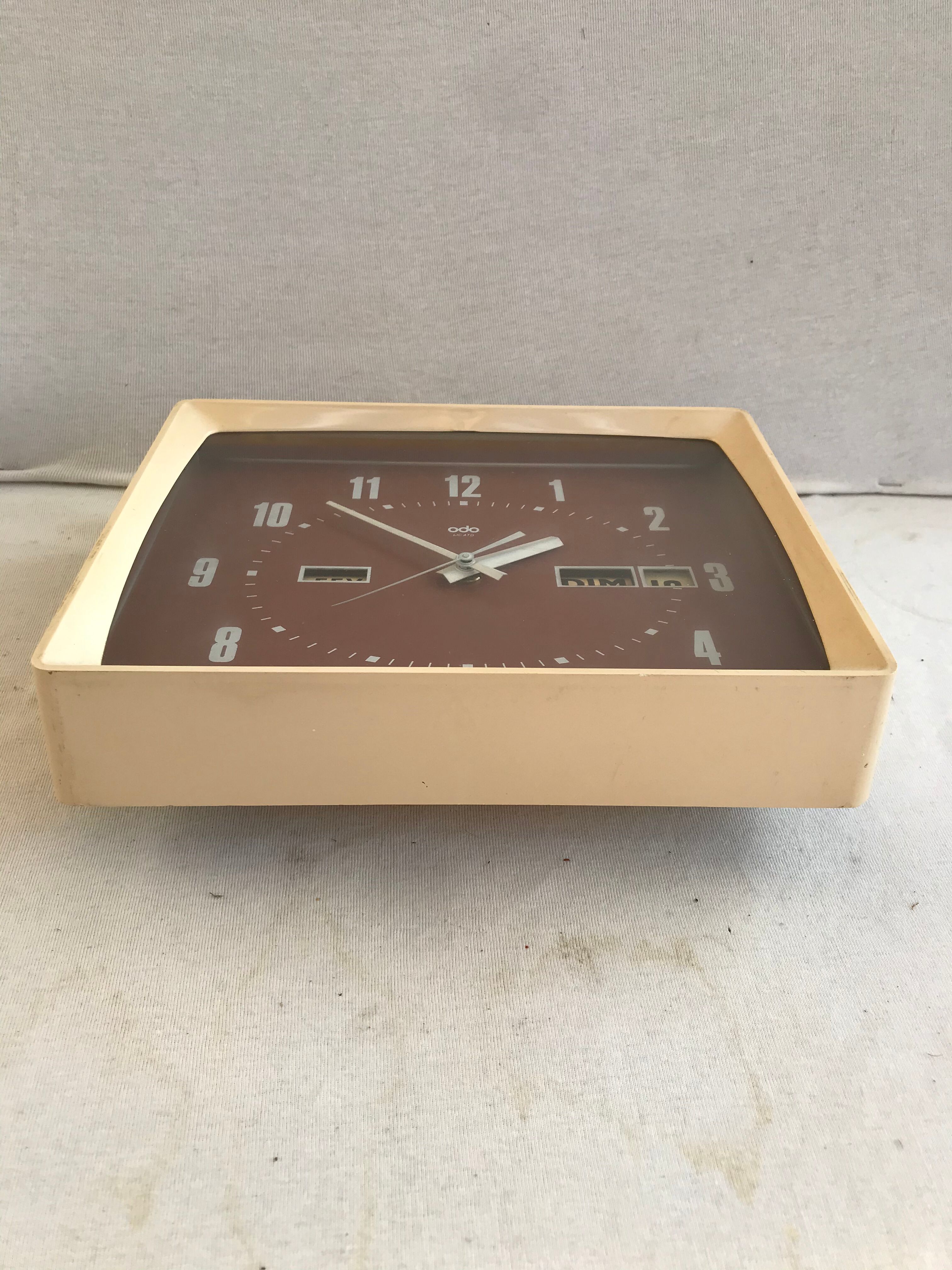 Former clock Odo - in beige Bakelite from the 70s, vintage