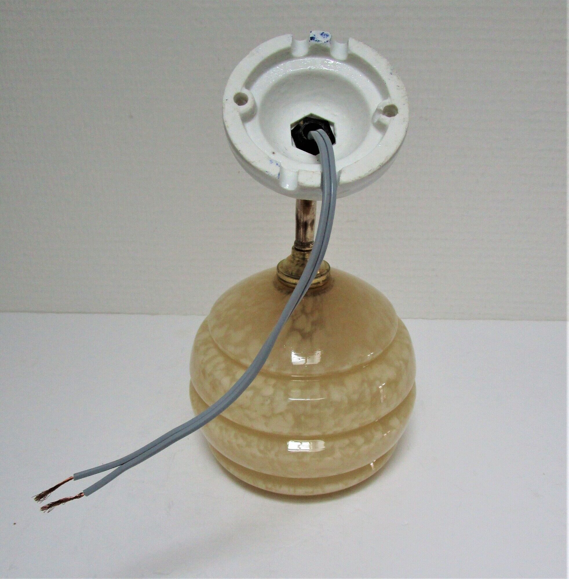 Applique porcelaine laiton et verre de Clichy jaune vanille