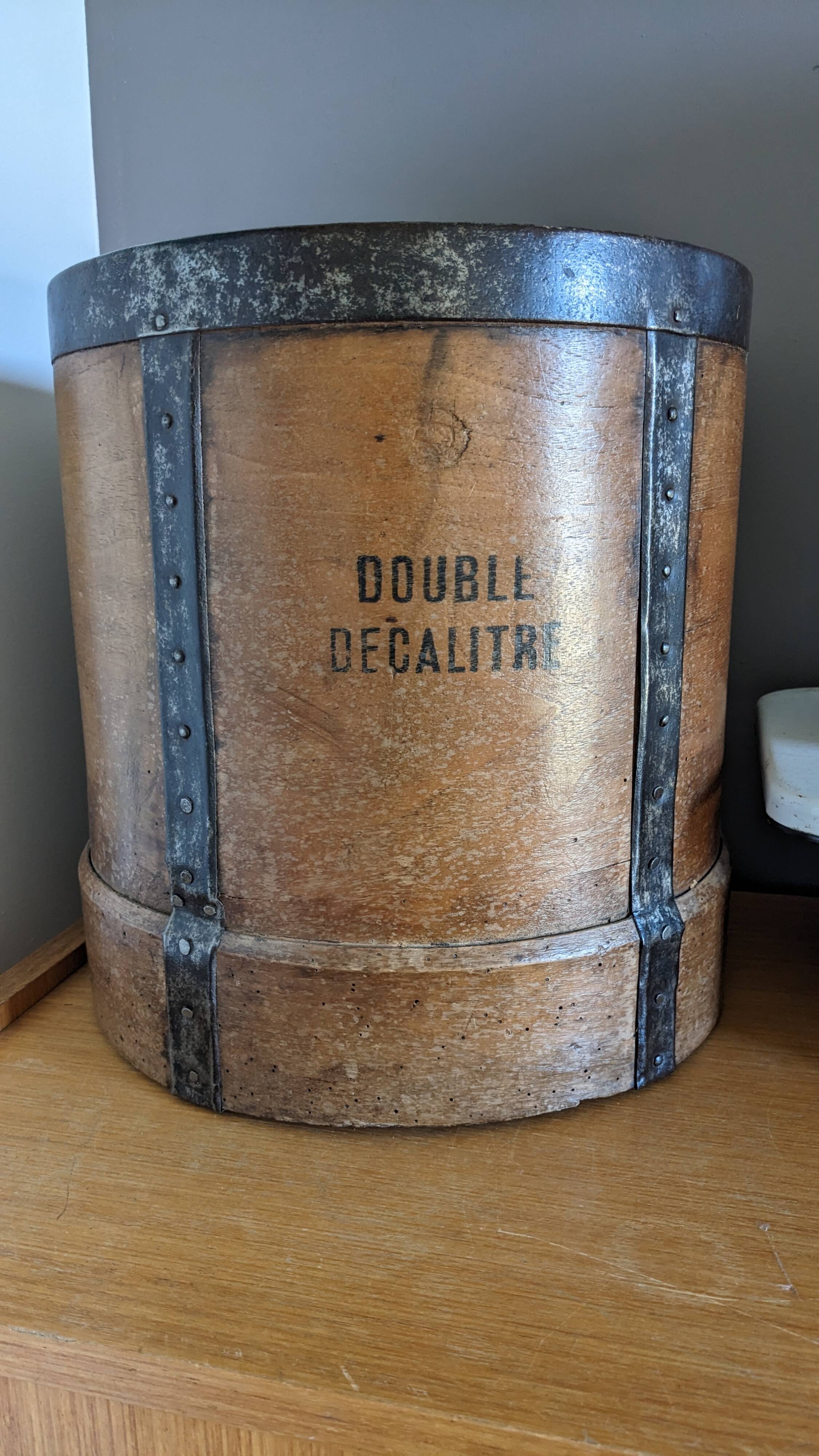Double decaliter grain measure