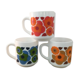Lot of 3 pop mugs opaline