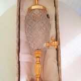 Jug fountain in crystal and gold metal