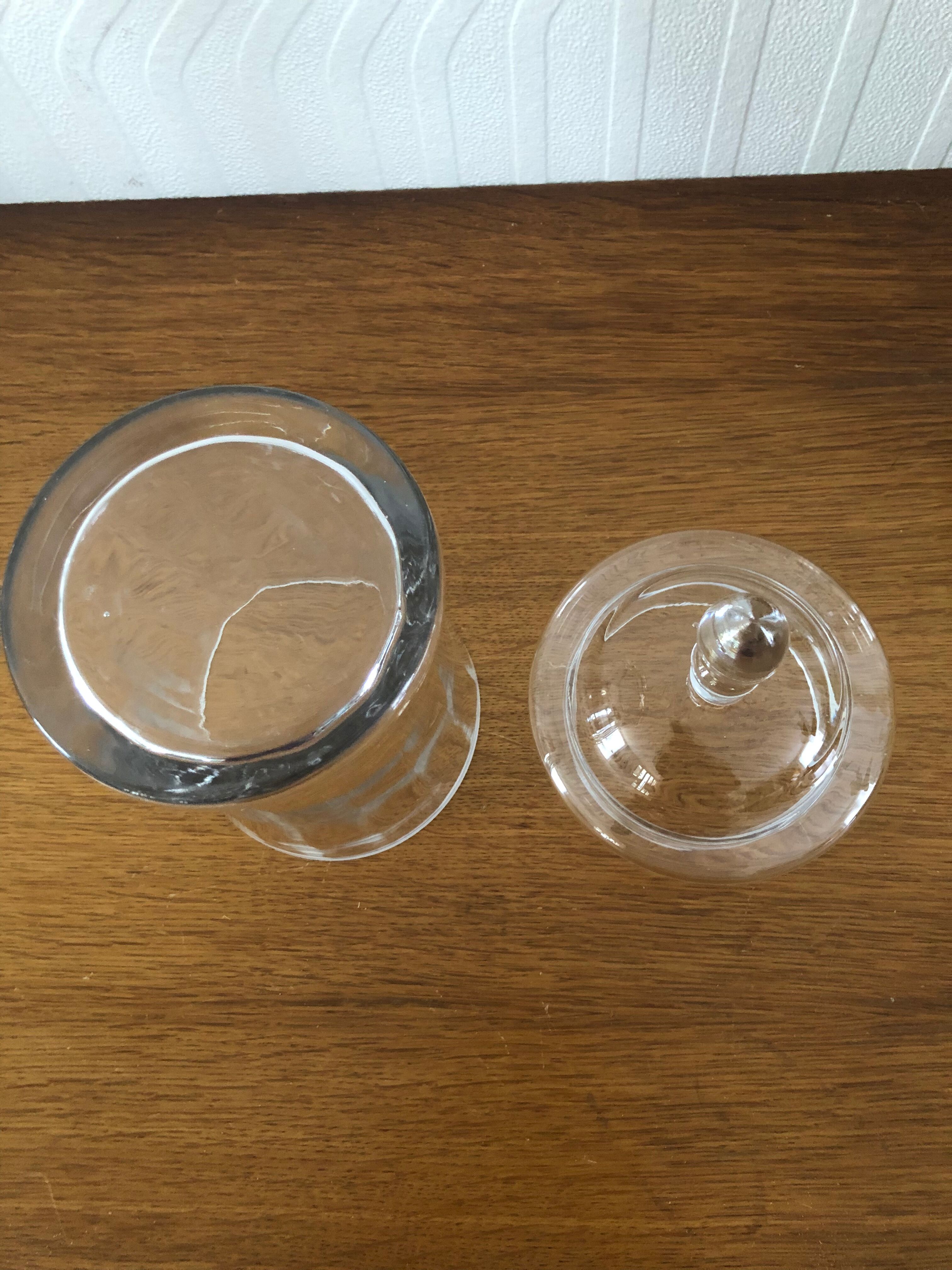 Bonbonnière with its glass lid