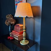 Lampe "Cottage" en bois sculpté, 1970