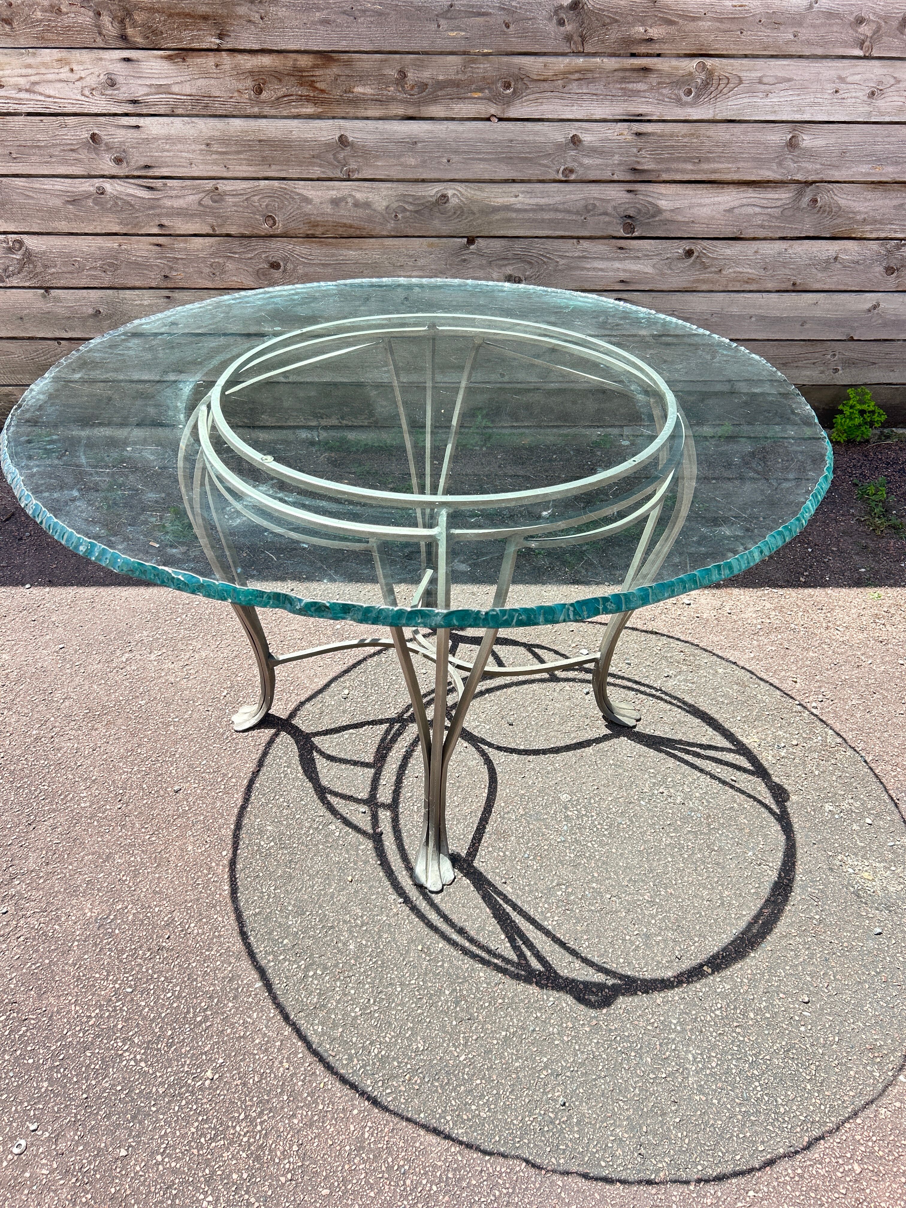 Table ronde en verre et fer forgé