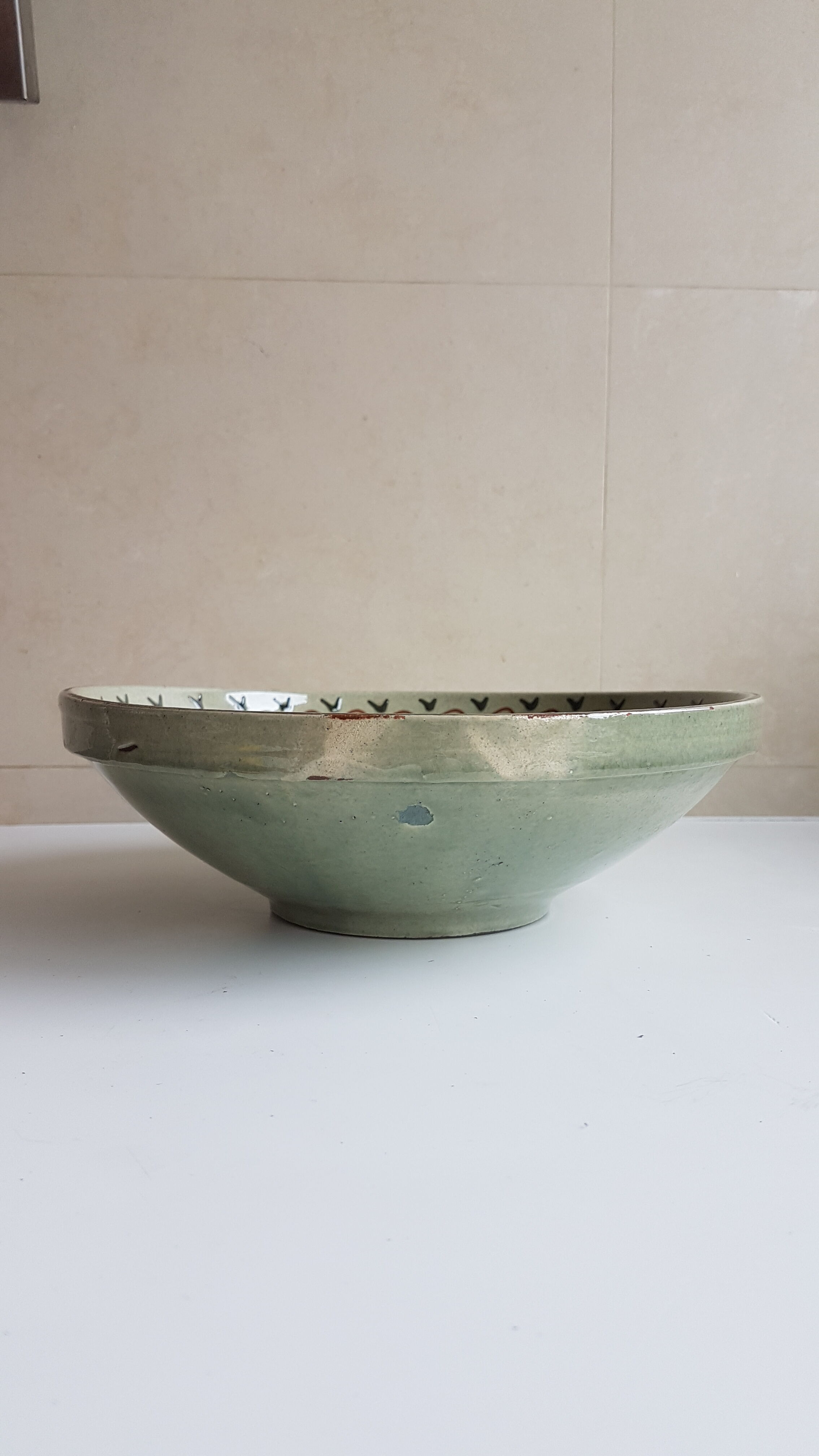 Former artisanal emailed dish