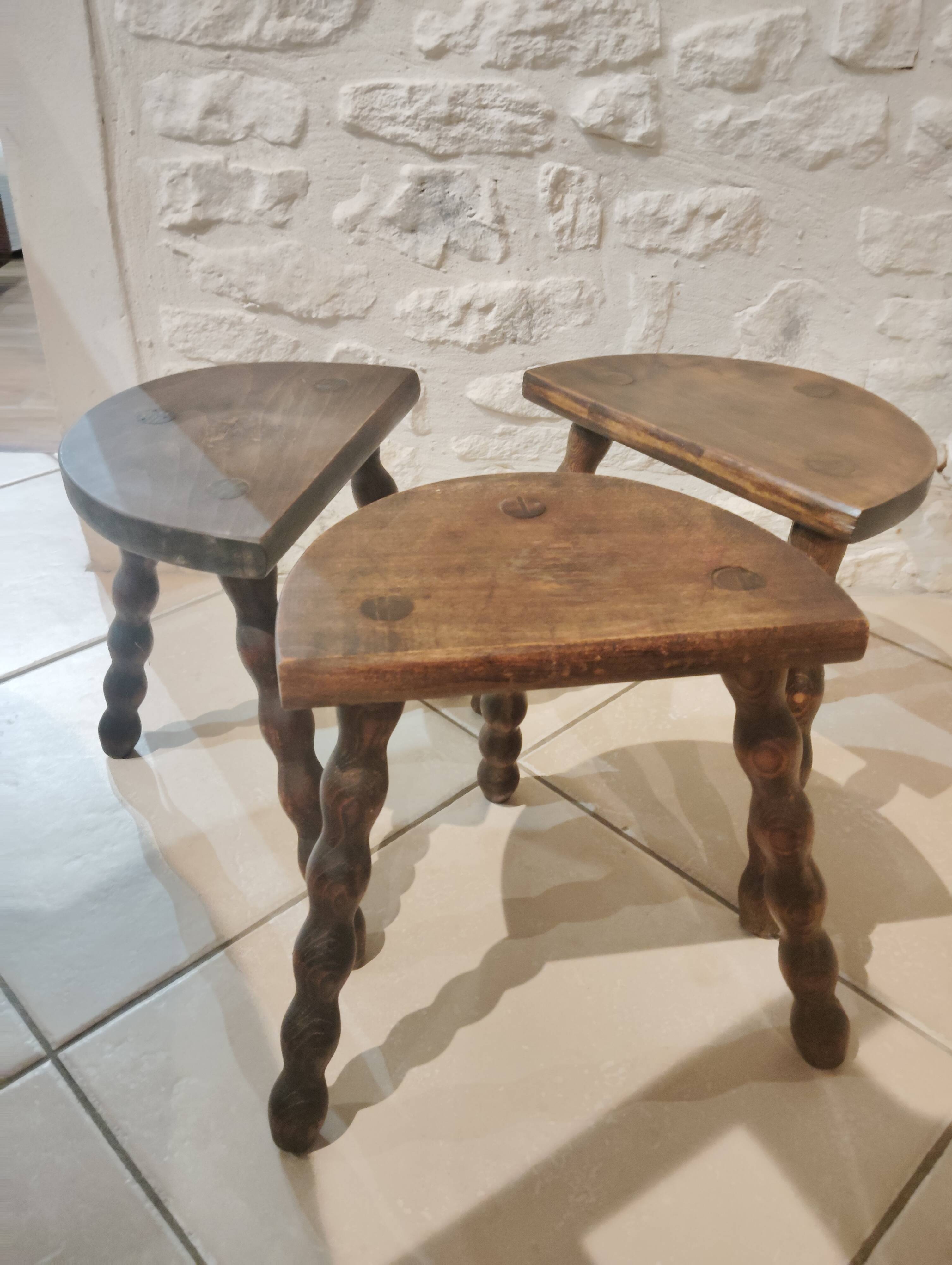 Set 3 tabourets de traite tripodes