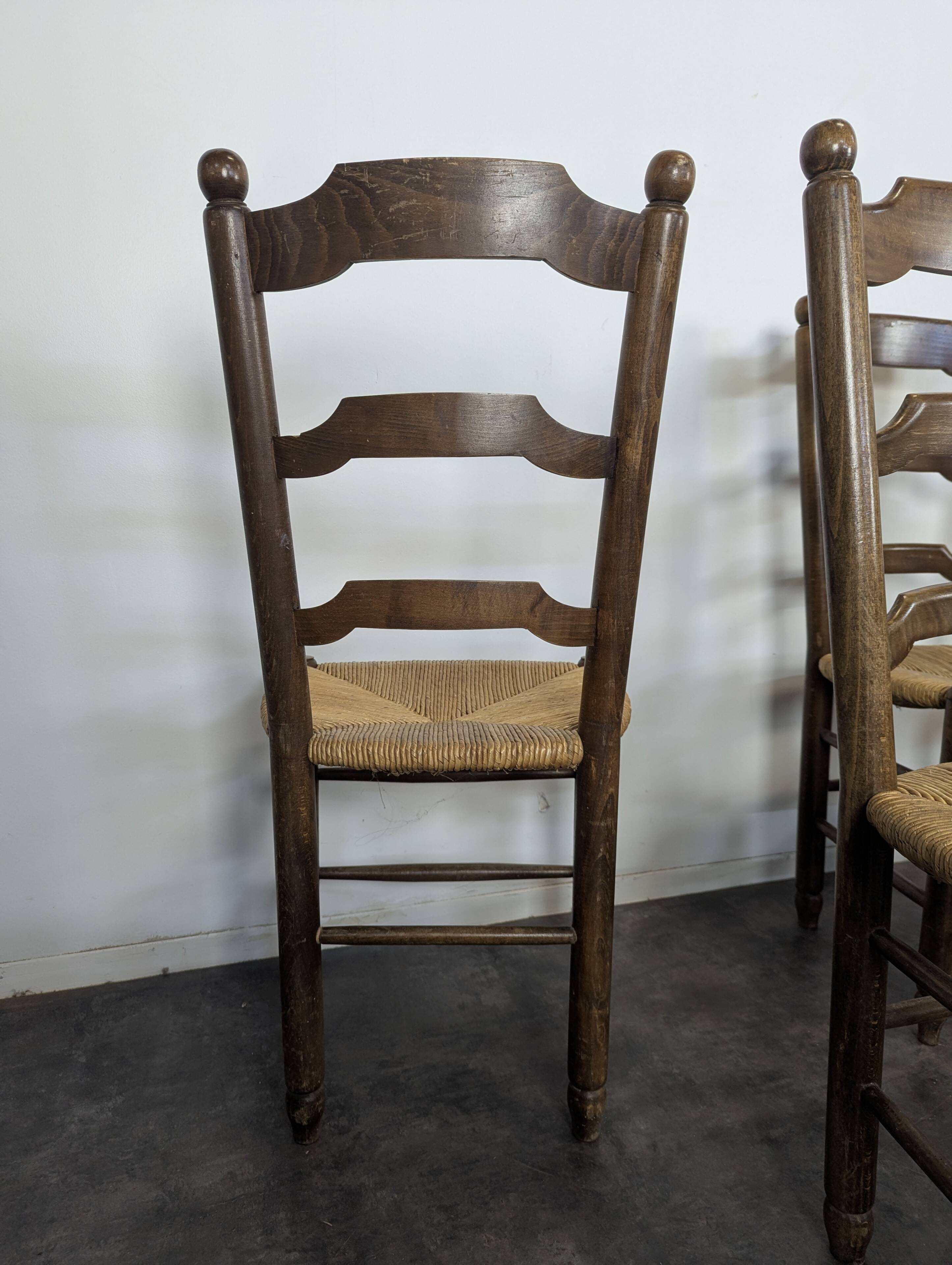 Séries de 8 chaises paillées