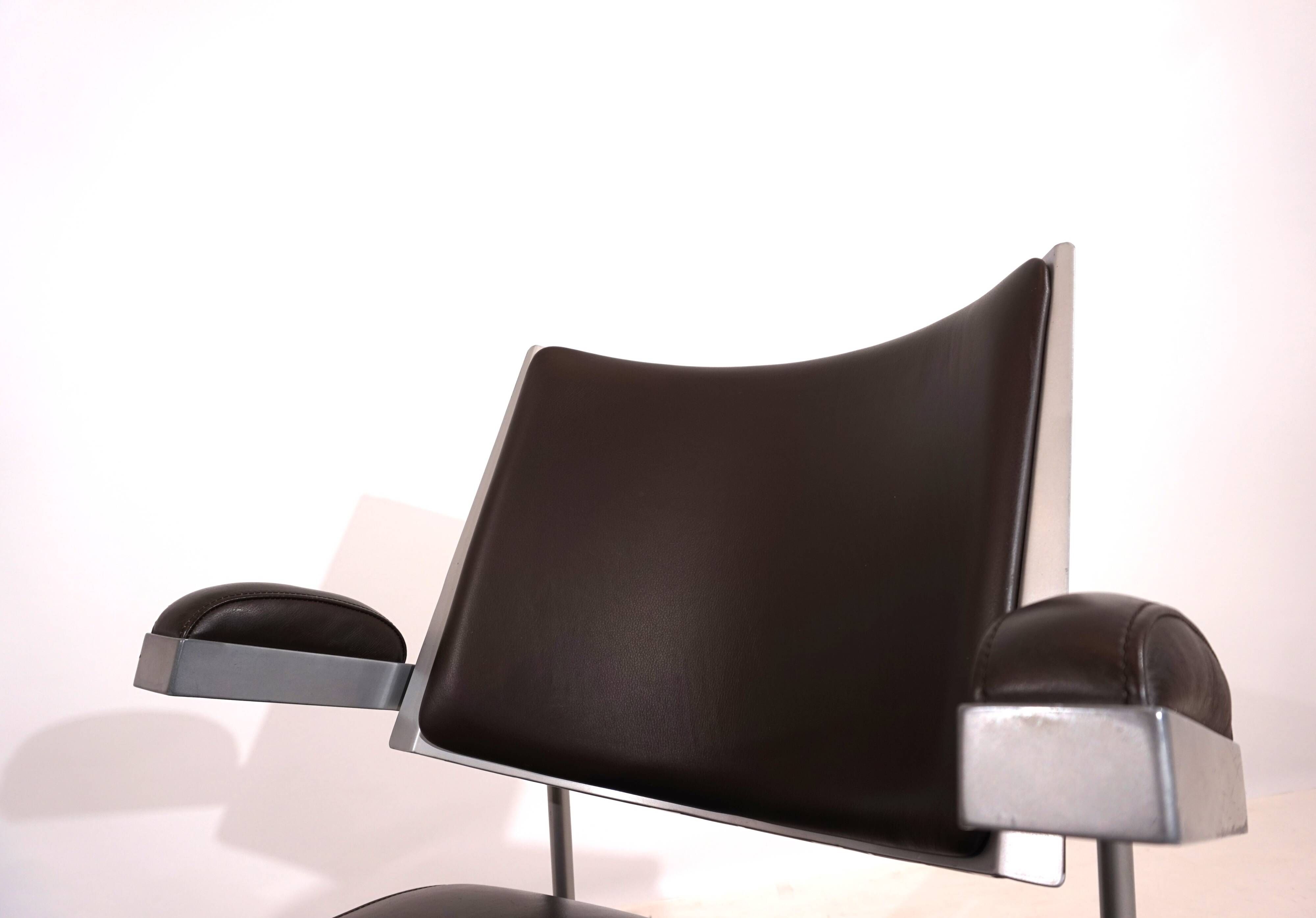 Fauteuil lounge en cuir Oscar pour Inno Oy par Harri Korhonen