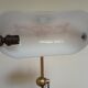 Lampe de bureau Laiton & Opaline satiné, femme à l'antique noeuds de rubans