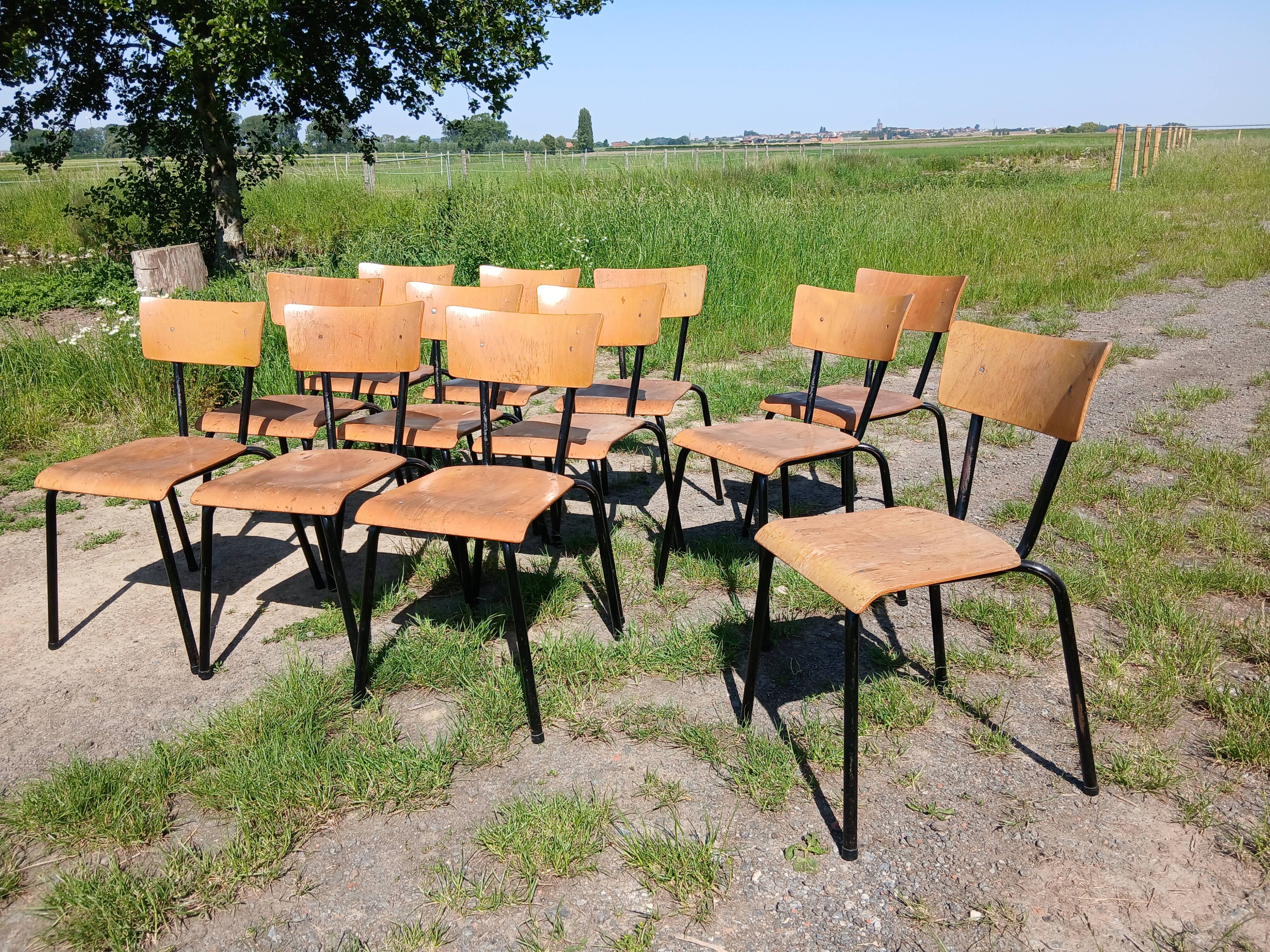 Chaises d'écoliers