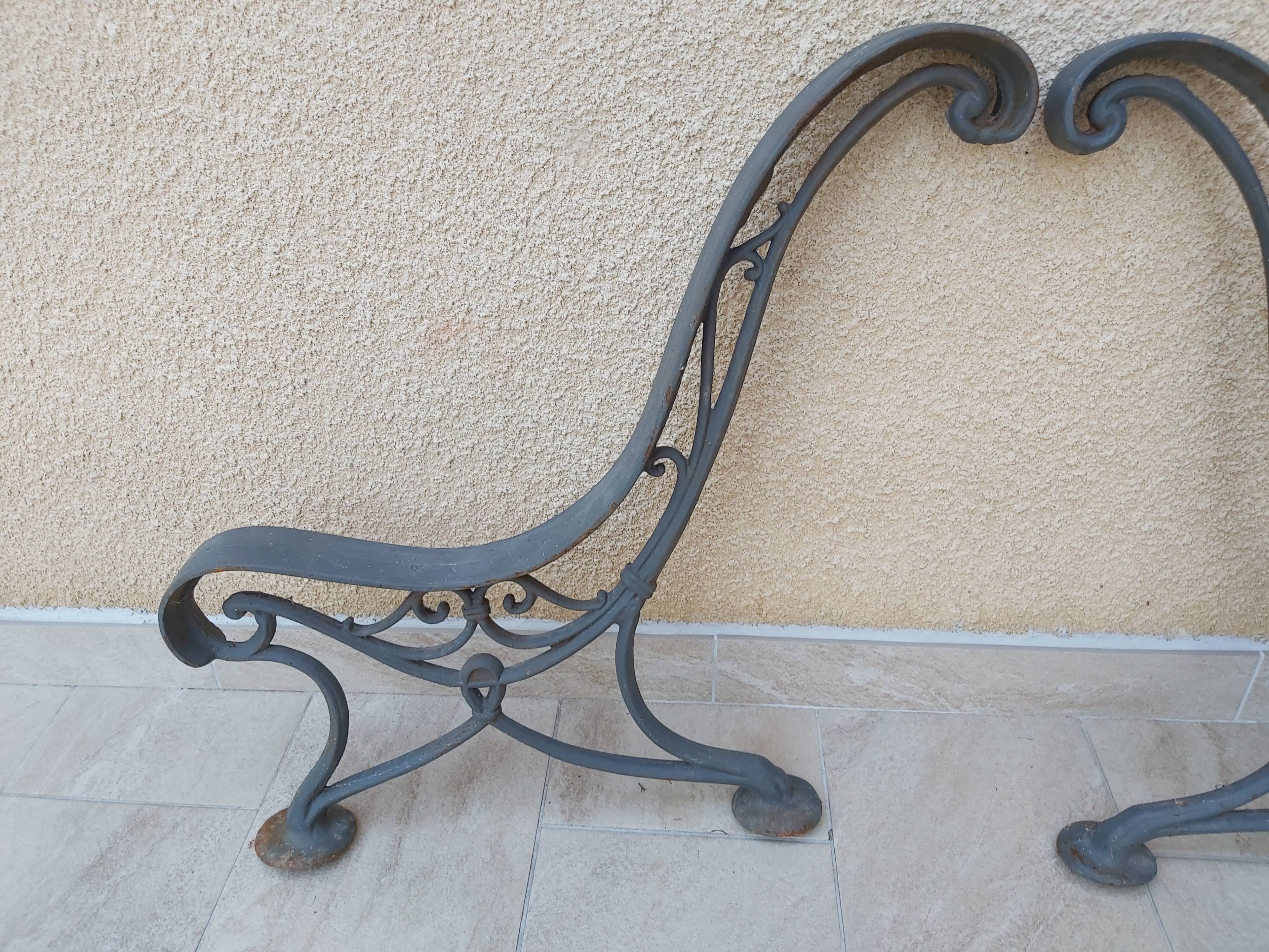 Pair of cast iron bench legs