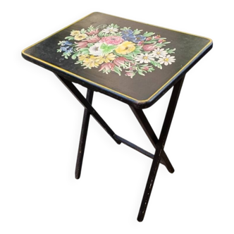 Folding side table