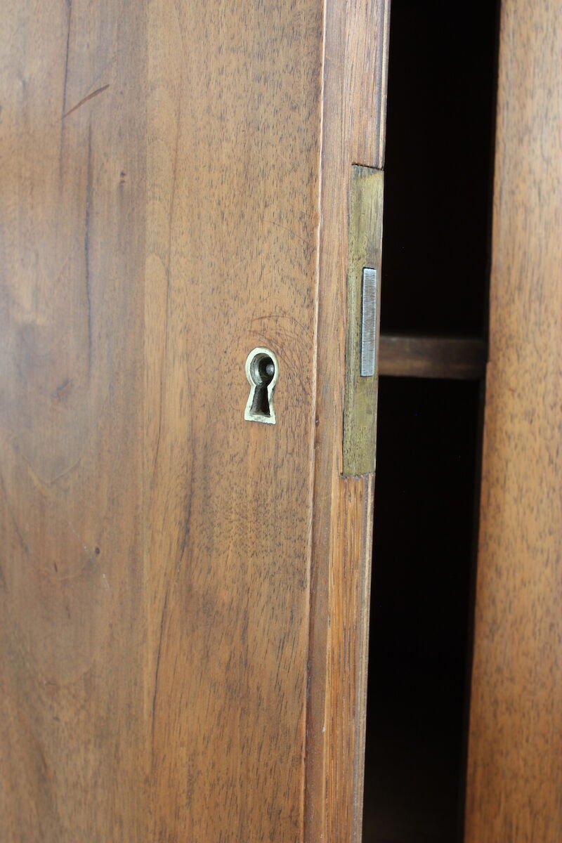 3-door low-door furniture