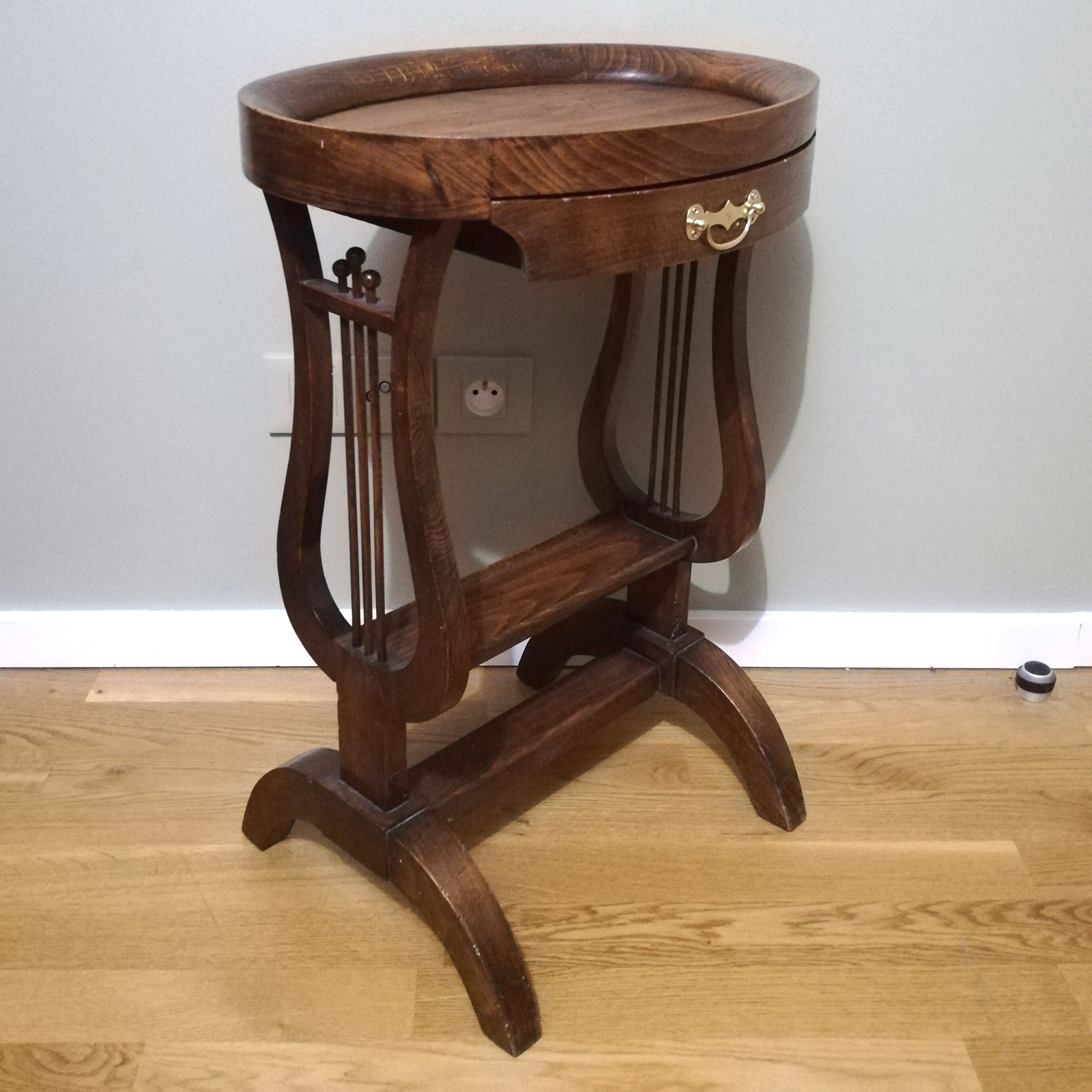 Walnut pedestal table or lyre harness