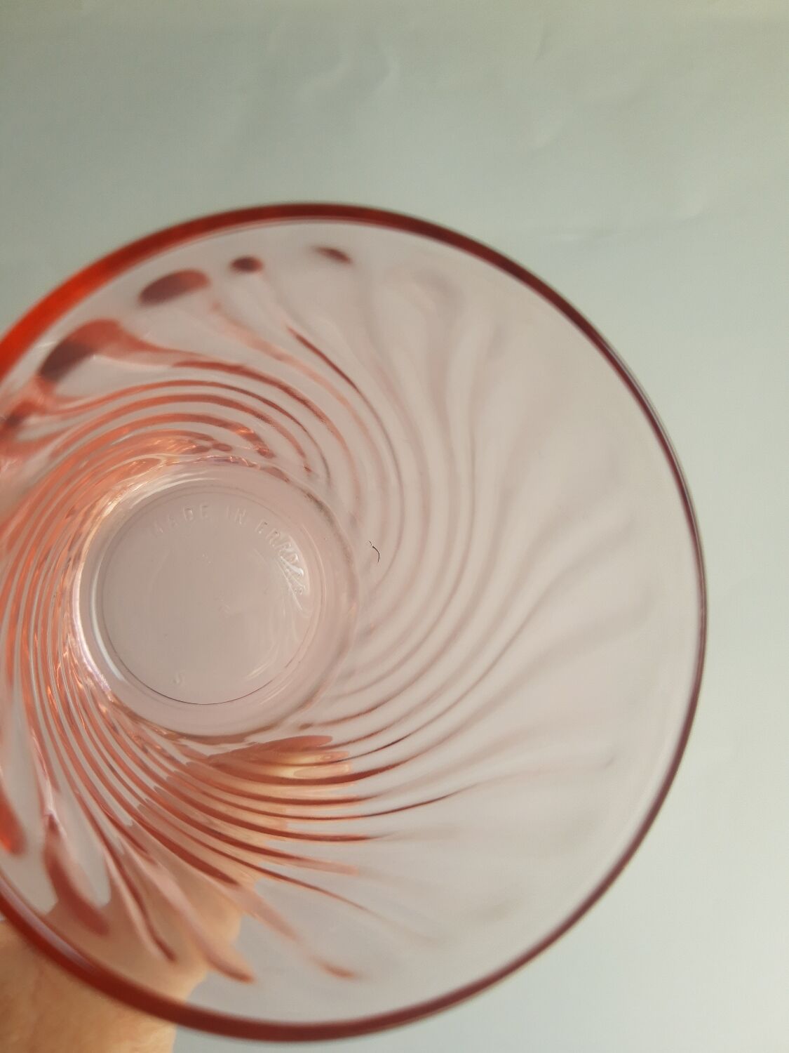 Set of 5 vintage rosaline twisted water glasses