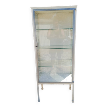 Ancienne vitrine de médecine