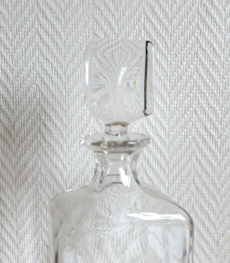 Whisky decanter with flat cap