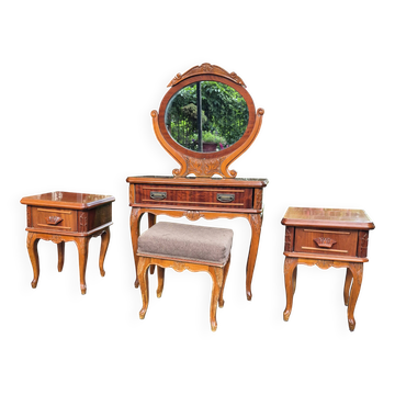Ensemble de chambre à coucher complet de style Louis XV en 4 pièces - Coiffeuse, tables de nuit, tabouret -